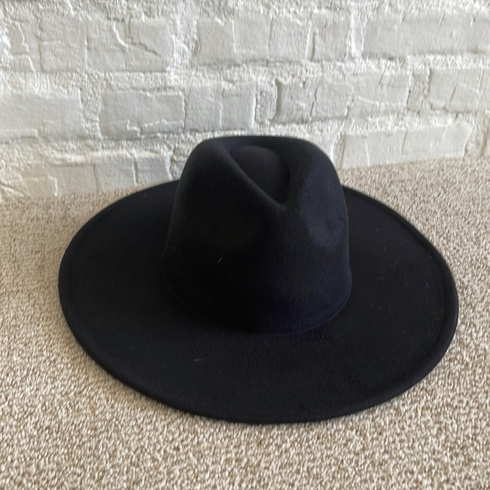 Fedora style woman’s hat. One size. Never worn